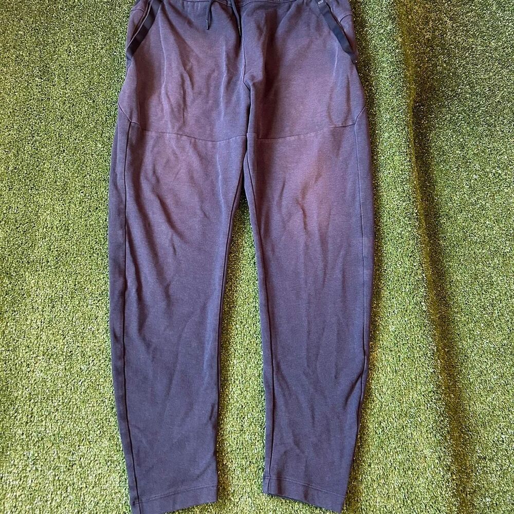 Nike Men's Navy and Black Joggers-tracksuits